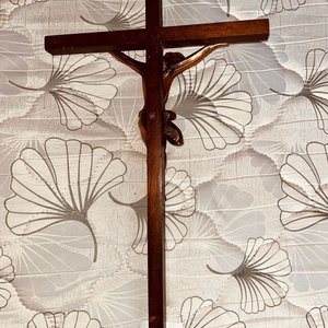Crucifijo de Madera con Cristo de Bronce - imagen 3