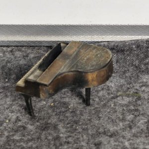 Sacapuntas Antiguo Forma Piano Vintage - imagen 2