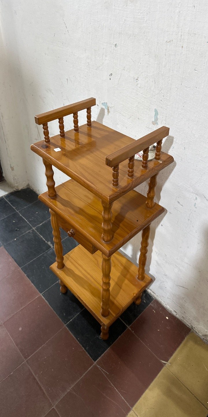 Lote anterior: Mesa de teléfono en madera
