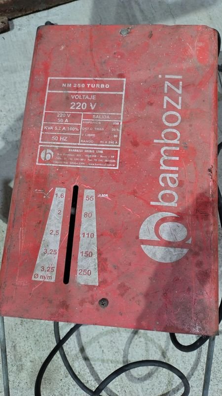 Maquina de Electro Soldar con Cable de Poder y Sistema de Gestión de Cables - imagen 2