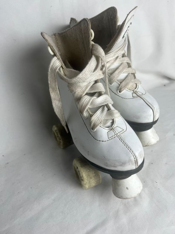 Patines de Ruedas Blancas con Ruedas Negras - imagen 4