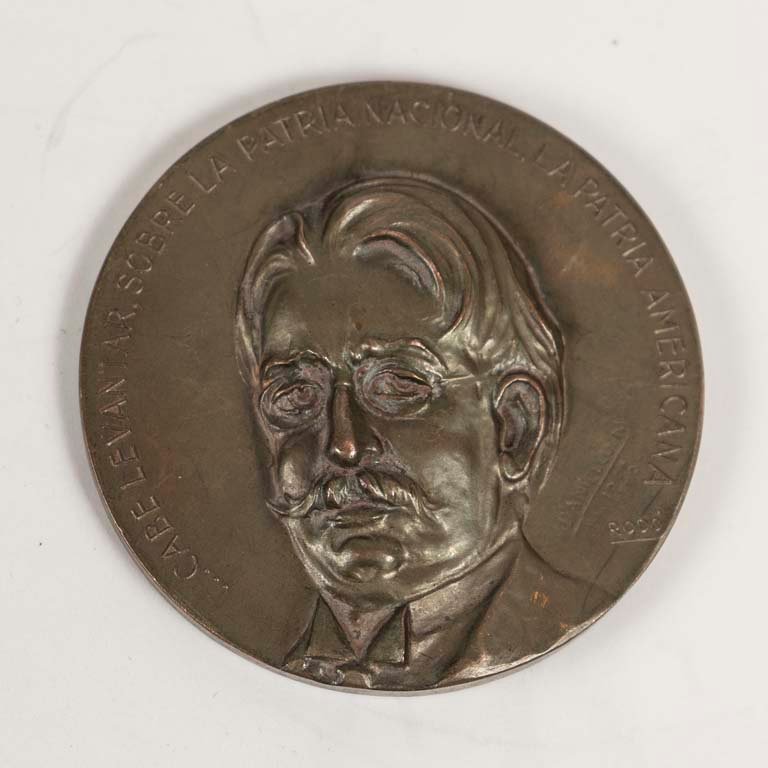 Medalla de Bronce con Busto de Rodó y Frase "La Patria Americana"