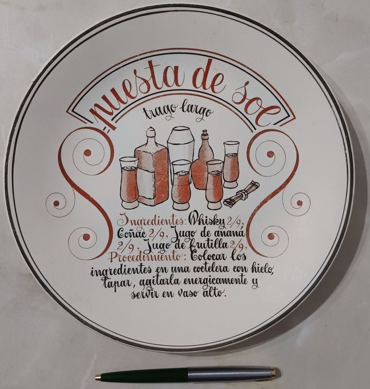 Lote anterior: Plato de loza decorativo con receta del trago 'Puesta del Sol'