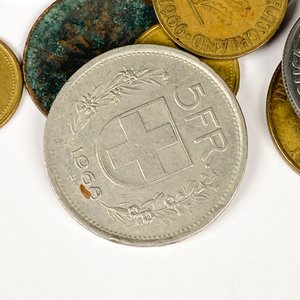 Lote de Monedas Varias de Uruguay y Otros Países - imagen 7