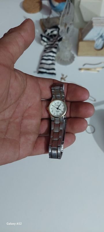 Adornos variados de plata, oro y joyas - imagen 2