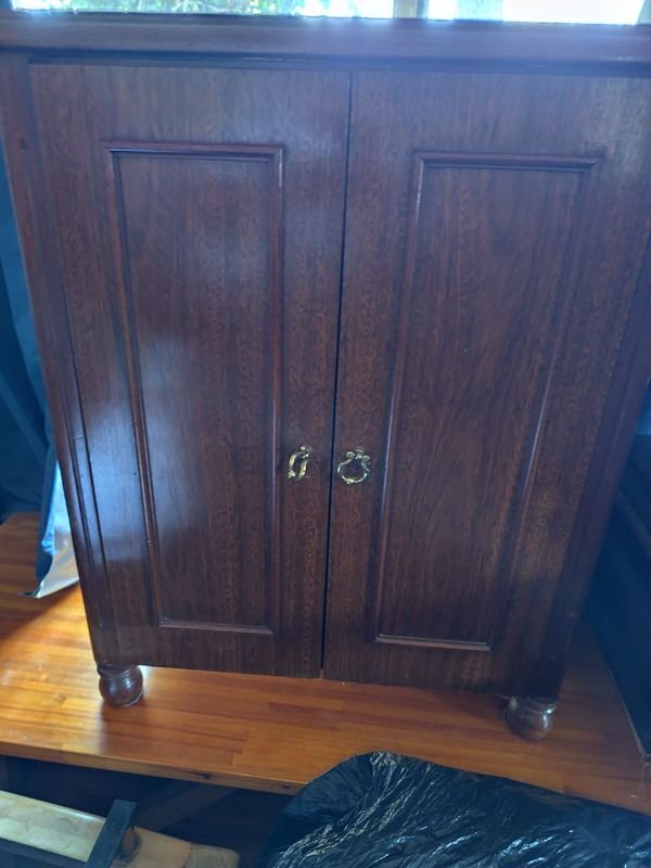LINDA ZAPATERA IMPECABLE ESATDO 2 PUERTAS