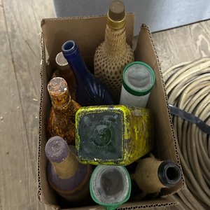 Lote siguiente: Botellas 