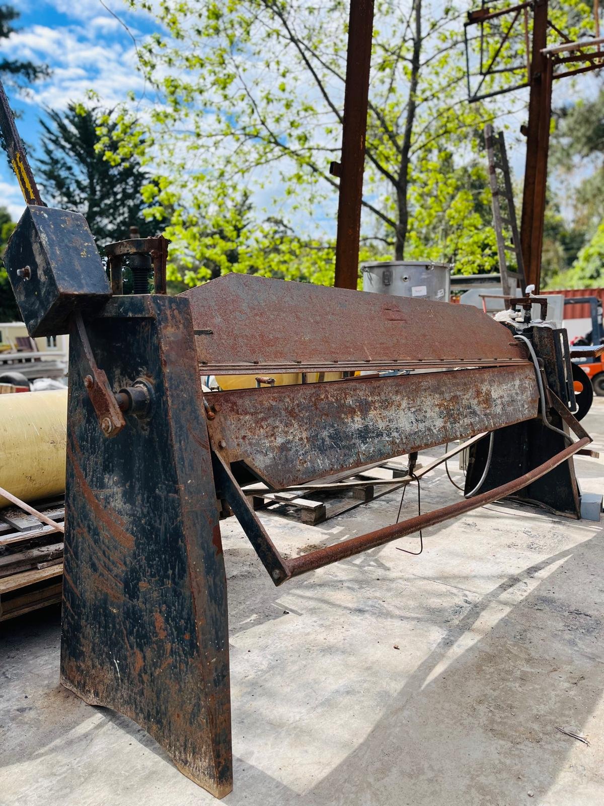 Máquina Plegadora de Chapas Industrial