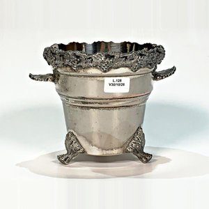 Hielera Vintage de Metal con Patas de Garra y Decoración de Uvas - imagen 1