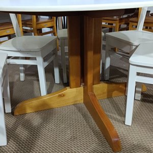 Mesa Redonda Delfino Álvarez de Madera Maciza con Tapa Blanca - imagen 2