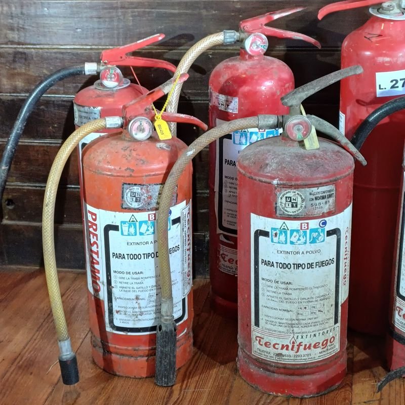 Extintores de incendio rojos de 4Kg - imagen 2