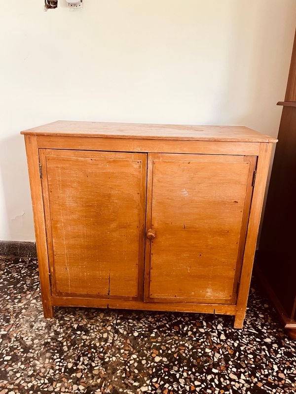 Alacena de Madera Rústica con Dos Puertas