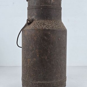 Tacho Lechero Antiguo de Hierro Oxidado con Asa - imagen 2