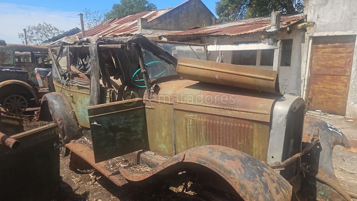 Camioneta Antigua Rústica para Restaurar