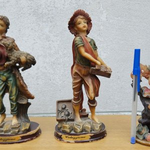 Colección de 5 Estatuillas Decorativas - imagen 3