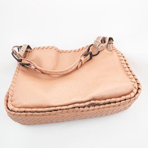 Cartera Bottega Veneta de Cuero Rosa con Detalles Trenzados - imagen 2