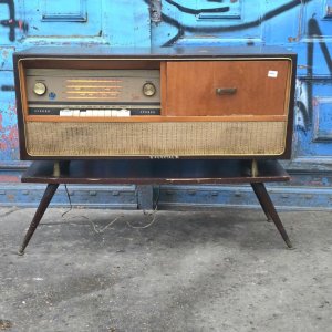 Lote anterior: Radio Antiguo Combinado Punktal con Mueble y Patas