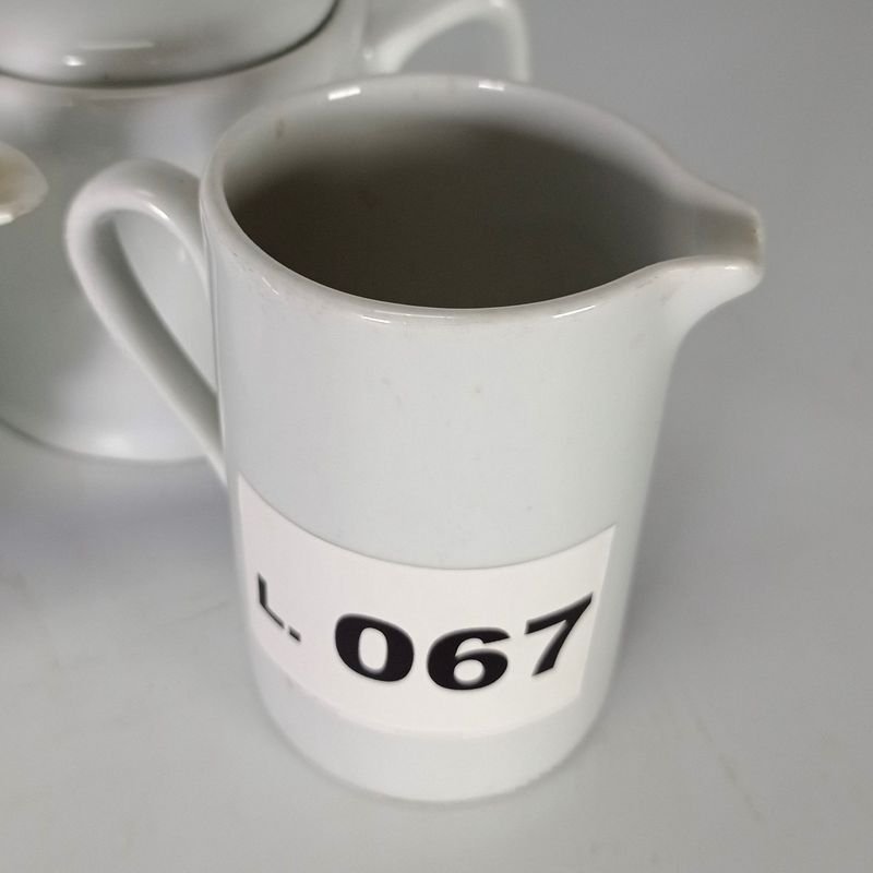 Tazas y teteras blancas en buen estado - imagen 3