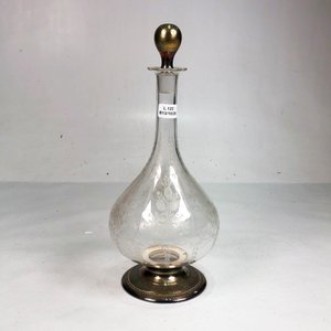 Botellón de Cristal Tallado con Base y Tapón Metálico y de Vidrio - imagen 2