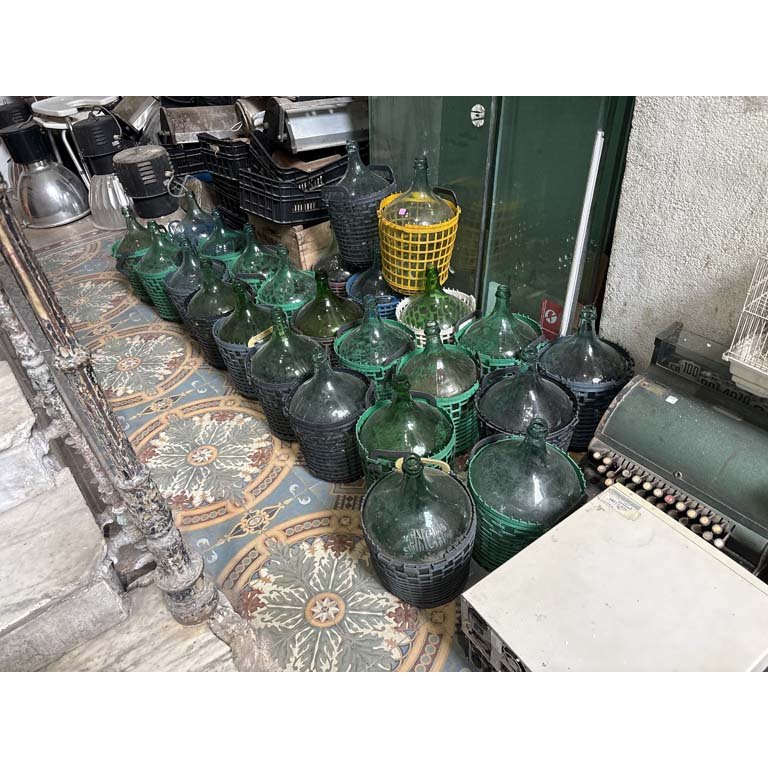 Lote siguiente: Lote de damajuanas de vidrio de diferentes tamaños