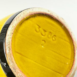 Jarra de Cerámica Beige Estilo Barril con Detalles Negros - imagen 3