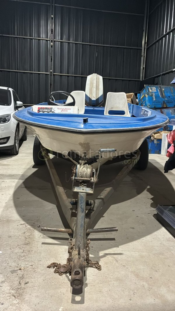 Lancha "NOEBRU" con motor y trailer