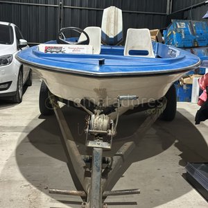 Lote siguiente: Lancha "NOEBRU" con motor y trailer