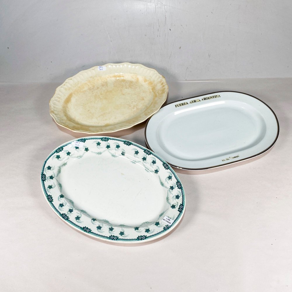Lote siguiente: Platos de mesa centro con forma irregular y color ámbar