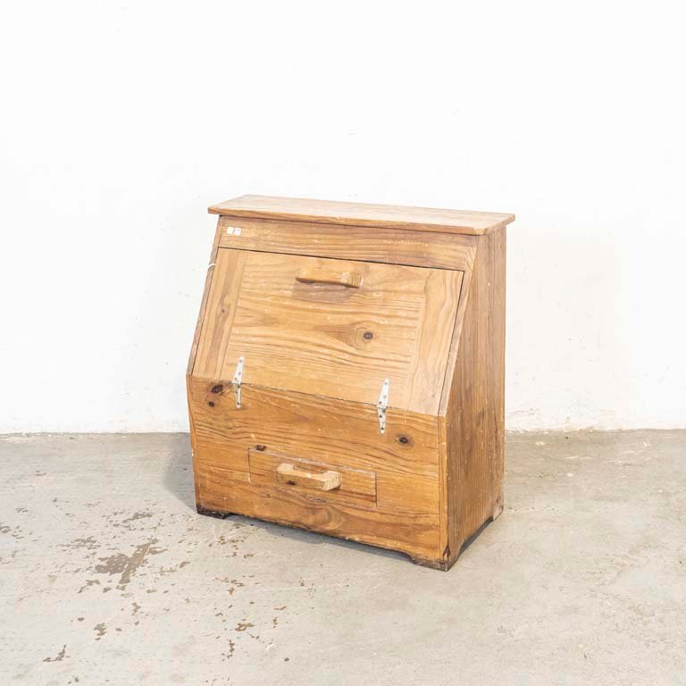 Lote siguiente: Bar rùstico con puerta cajón y luz. Mueble de madera con iluminación.