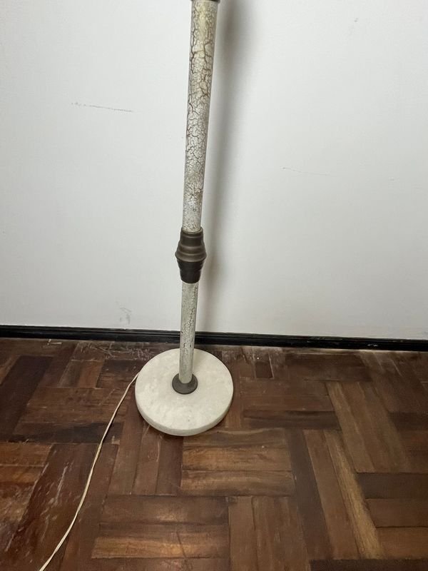 Lámpara de pie antigua con diseño vintage - imagen 7