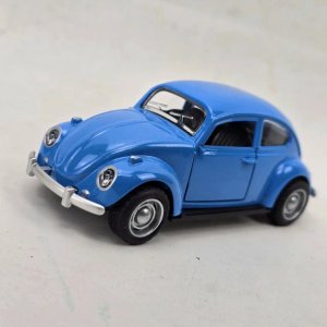 Lote siguiente: Auto a Escala Metálico Azul Estilo Volkswagen Escarabajo