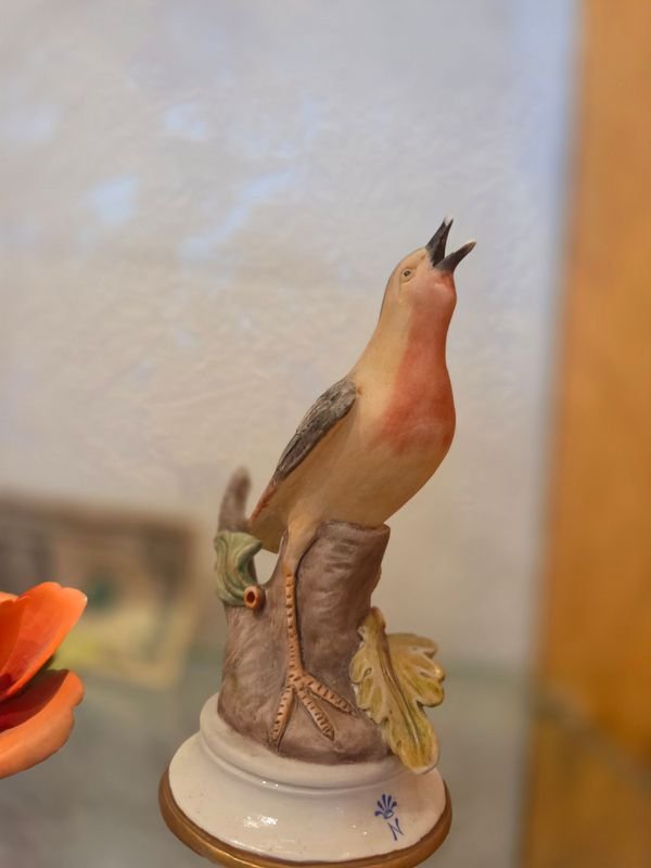 Figuritas de porcelana Capodimonte y flores en un conjunto hermoso - imagen 3