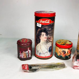 Lote Coca-Cola: Latas Decorativas, Cubiertos y Mini Botellas - imagen 4