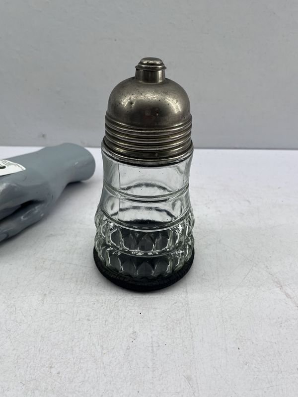 Mielera de Vidrio con Tapa Metálica y Base Negra