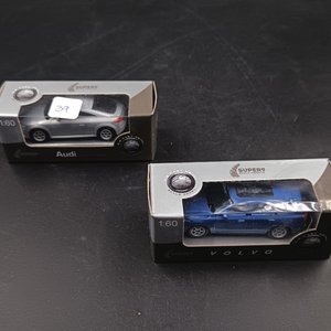 Lote de 2 autos a escala 1:60: Audi y Volvo - imagen 1