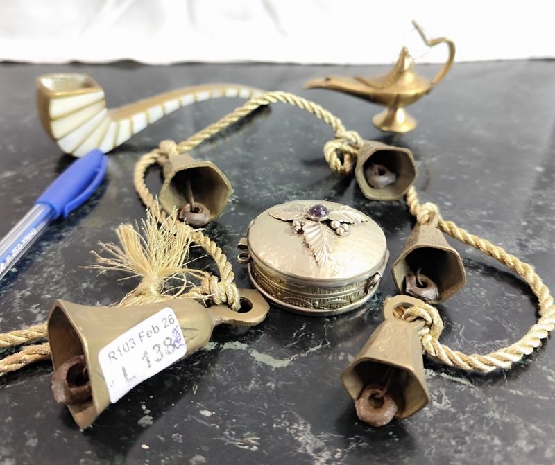 Lamparita de Aladino en bronce con accesorios - imagen 2