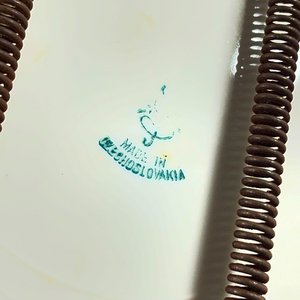 Par de Platos Checoslovacos con Carruajes Antiguos, 23.5 cm - imagen 4