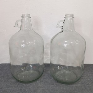 Lote siguiente: Par de Growlers de Vidrio Transparente de 1 Galón