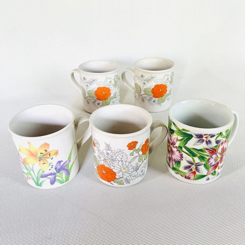 Tazas de porcelana decoradas con flores - imagen 1