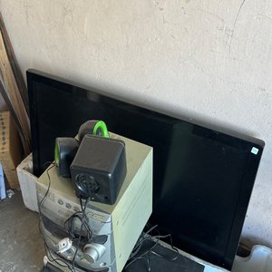 Lote siguiente: Equipo de Sonido y Televisor Plano
