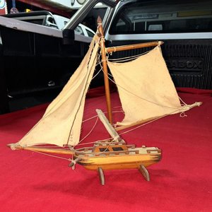 Dos Barcos Miniatura de Madera y Tela - imagen 7