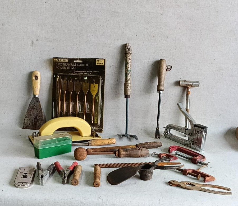 Lote de Herramientas Varias: Brocas, Pinzas, Cucharas y Más