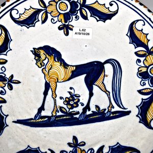 Plato Decorativo de Cerámica Estilo Talavera con Caballo y Flores - imagen 3