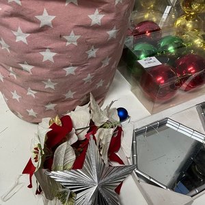 Lote Navideño: Bolso con Adornos, Espejos Hexagonales y Bolas Decorativas - imagen 6