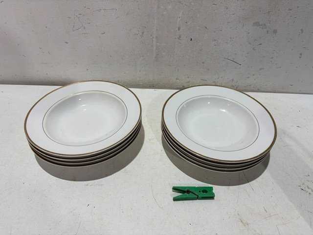 8 Platos Hondos de Loza con Borde Dorado
