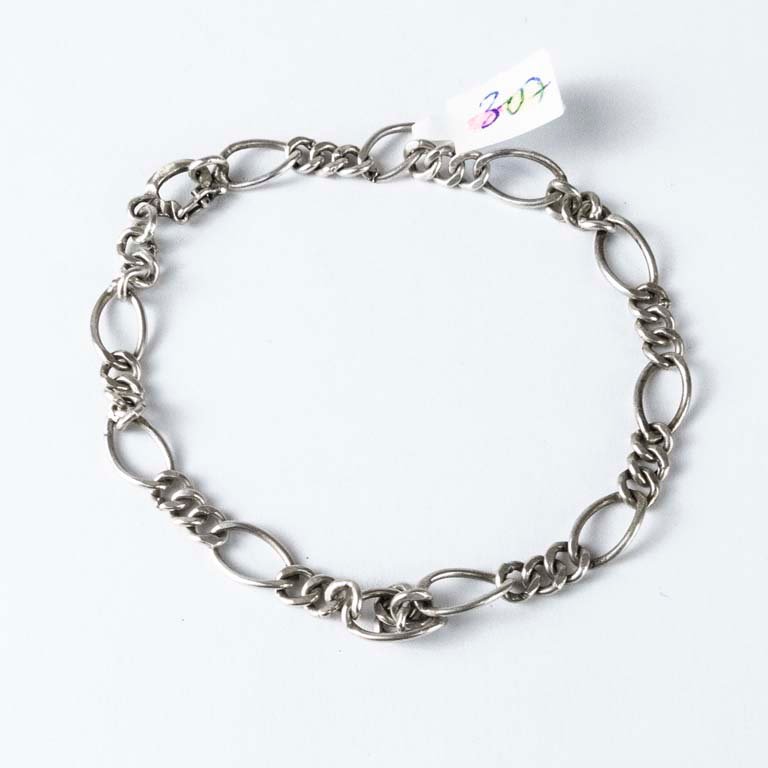 Lote siguiente: Pulsera de plata en excelente condición