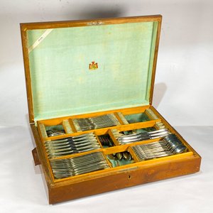 Lote anterior: Estuche de Cubiertos "Sola Alpacca" con Madera