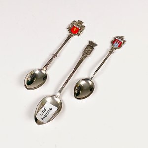 Tres Cucharitas de Plata Inglesa con Esmalte y Escudos de Ciudades - imagen 2