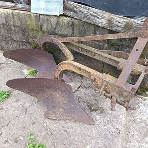 FORDSON MAJOR hay solo que ponerle bateria y andar, va con rastra, arado y disquera de 3 puntos, todo pronto para usar, el duño no dio muchas especificaciones sobre el pero parece ser del año 65 modelo fordson major E1A - imagen 7