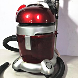 Aspiradora Punktal Roja Metálica con Accesorios - imagen 2